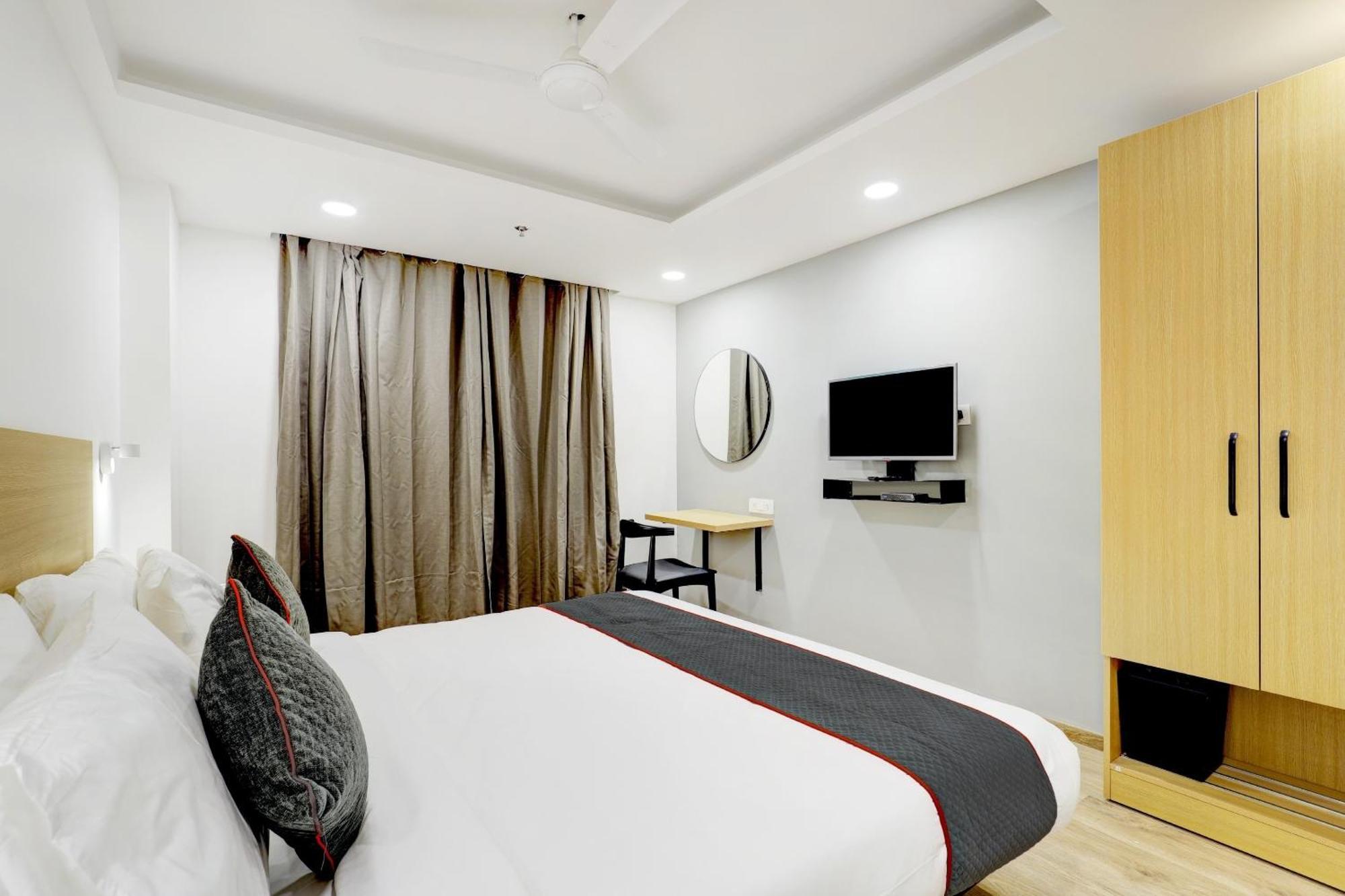 فندق Super Townhouse Rajyash Rise Sarkhej المظهر الخارجي الصورة