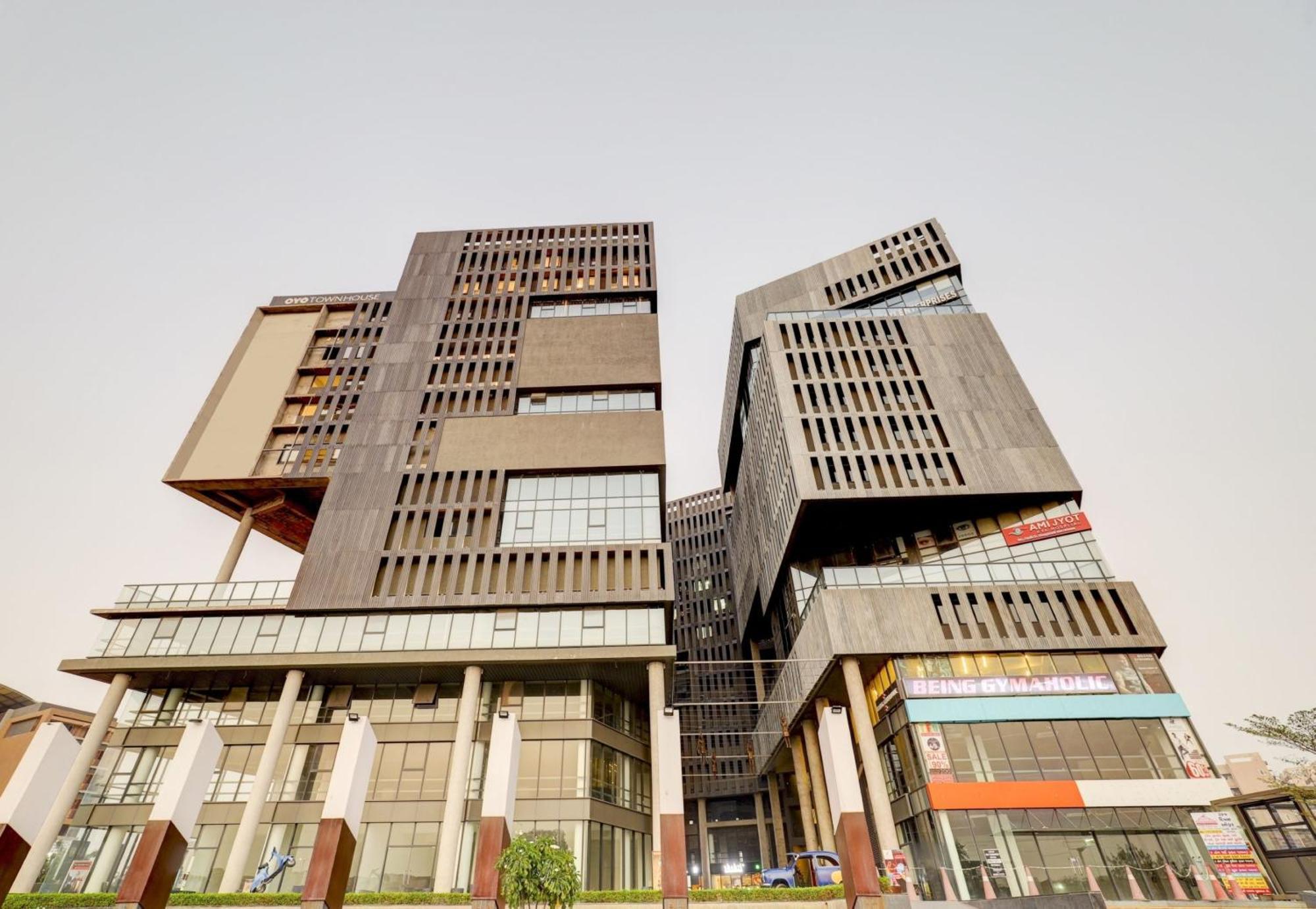 فندق Super Townhouse Rajyash Rise Sarkhej المظهر الخارجي الصورة
