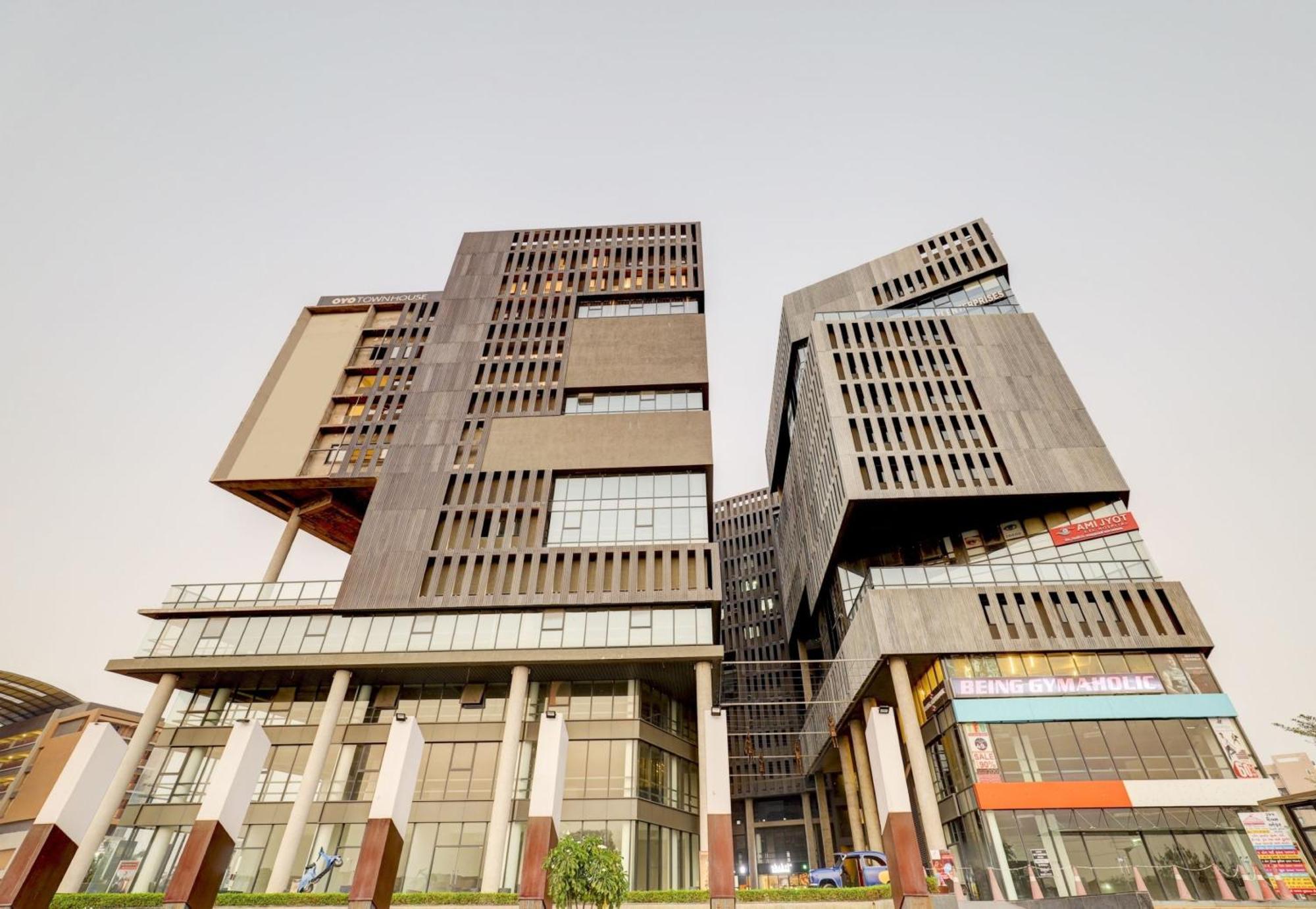 فندق Super Townhouse Rajyash Rise Sarkhej المظهر الخارجي الصورة