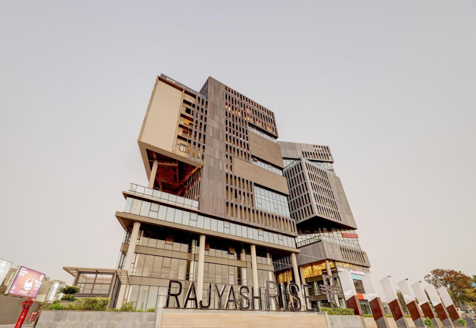 فندق Super Townhouse Rajyash Rise Sarkhej المظهر الخارجي الصورة