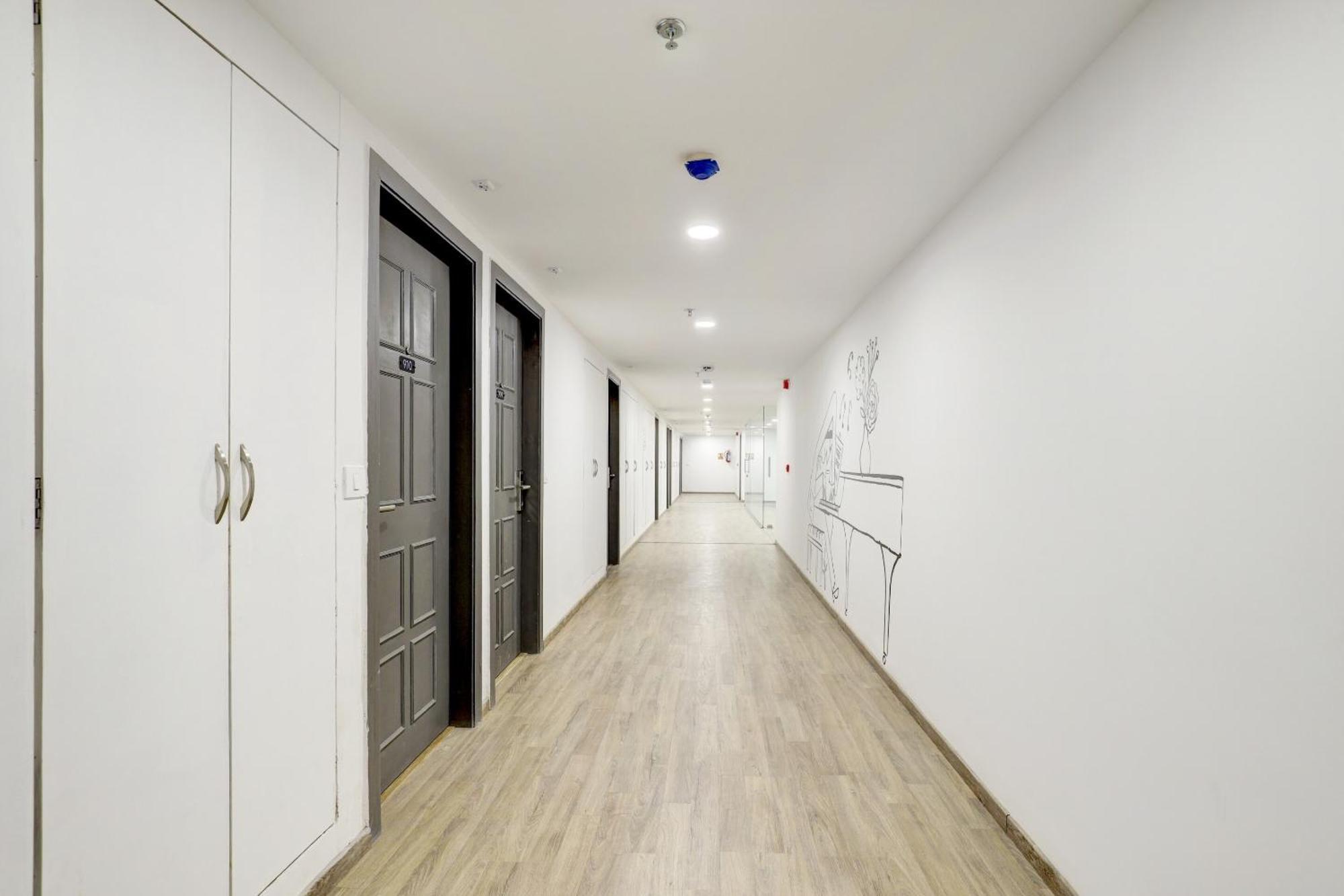 فندق Super Townhouse Rajyash Rise Sarkhej المظهر الخارجي الصورة